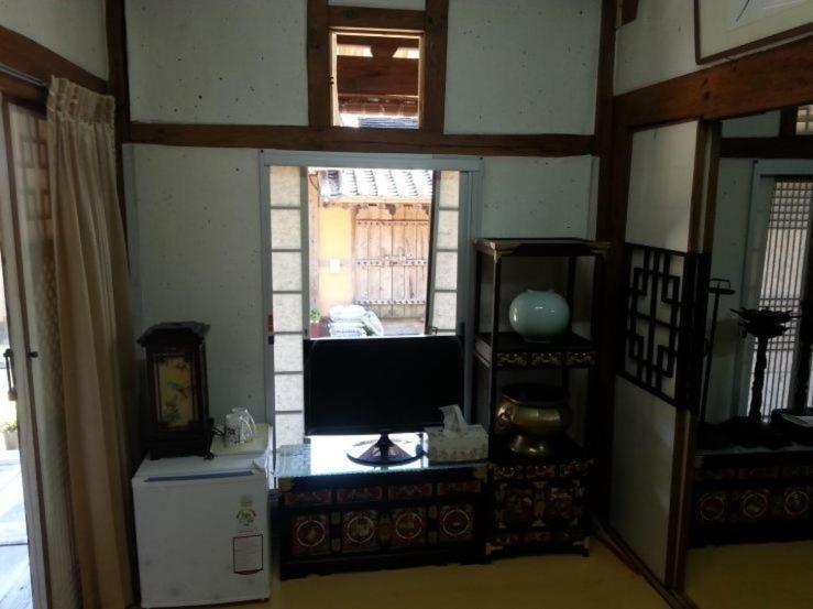 Goseong Choi Pilgan'S Old House Hotel Ruang foto
