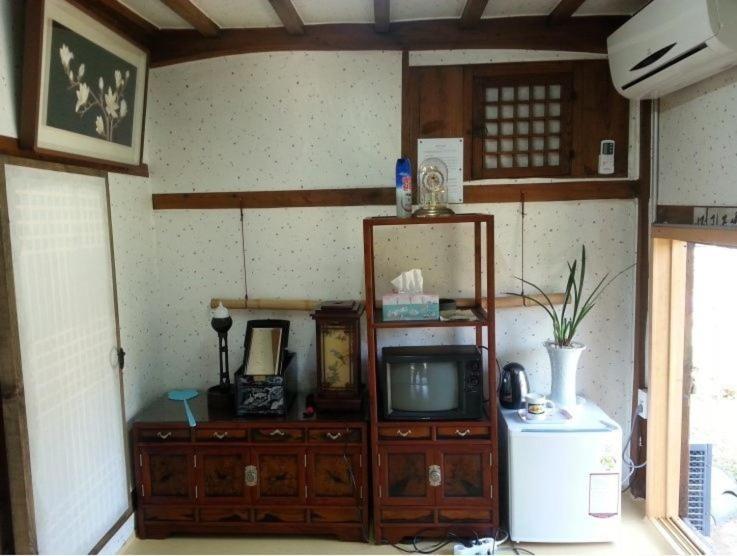 Goseong Choi Pilgan'S Old House Hotel Ruang foto
