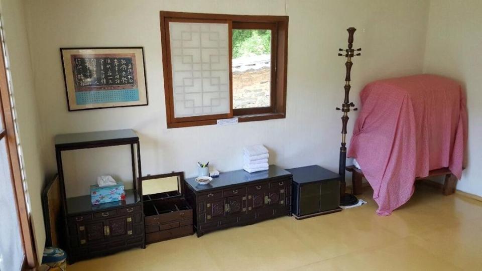 Goseong Choi Pilgan'S Old House Hotel Bagian luar foto
