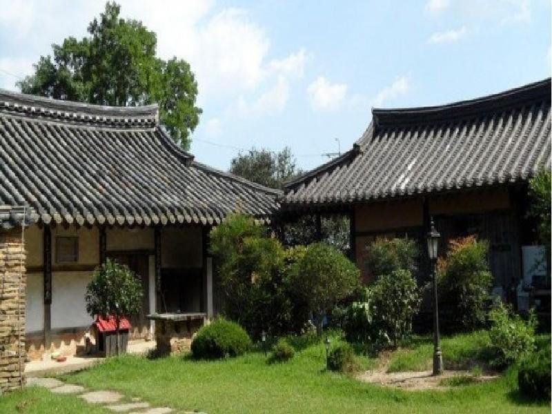 Goseong Choi Pilgan'S Old House Hotel Bagian luar foto